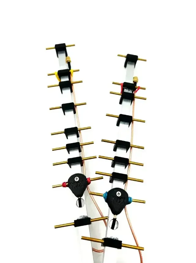 Directional Yagi Y9X antenna at 2.4 GHz with 13.4dBi gain, 9 SMA sections, 175